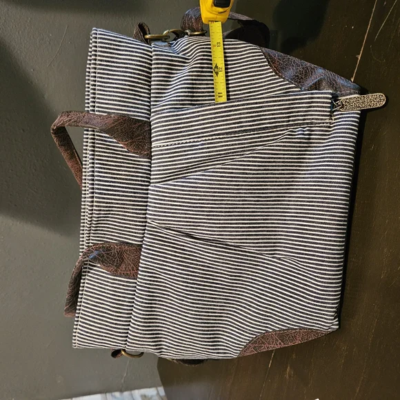 Chic Striped Tote with Brown Leather Details - Picture 5 of 11